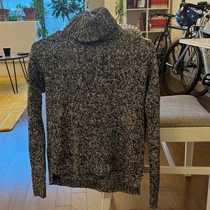 Black/white/gray turtleneck